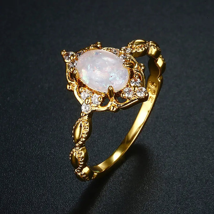 Anneau en Or Jaune orné d'une Envoûtante Opale "Oeil de Félin" | Bijoux Chakra