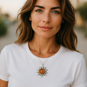 Élégant pendentif de soleil ambre cognac de Lituanie, serti d'argent 925 AA | Bijoux Chakra