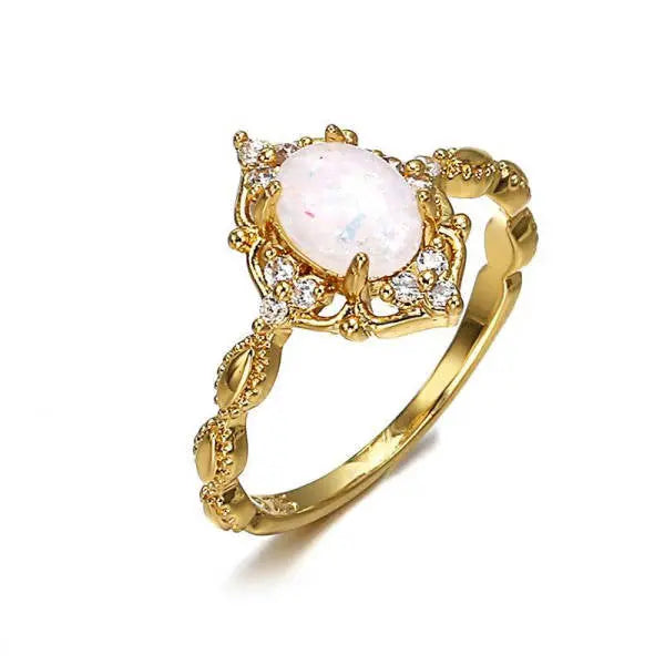 Anneau en Or Jaune orné d'une Envoûtante Opale "Oeil de Félin" | Bijoux Chakra