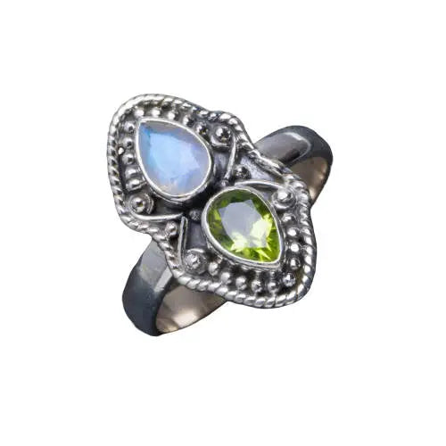 Anneau en argent orné de Pierre de Lune et de Péridot "Dualité" | Bijoux Chakra