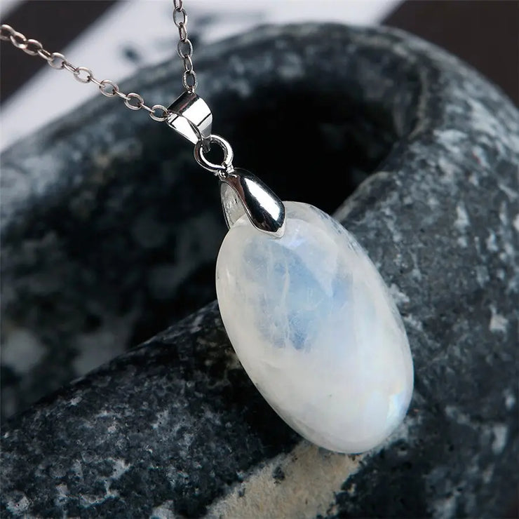 Pendentif envoûtant "Larme d'Athéna" avec Pierre de Lune | Bijoux Chakra